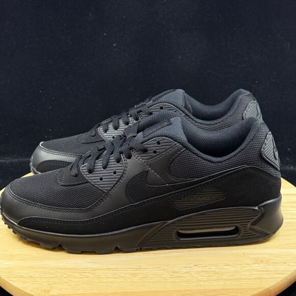 Athletic_Shoes